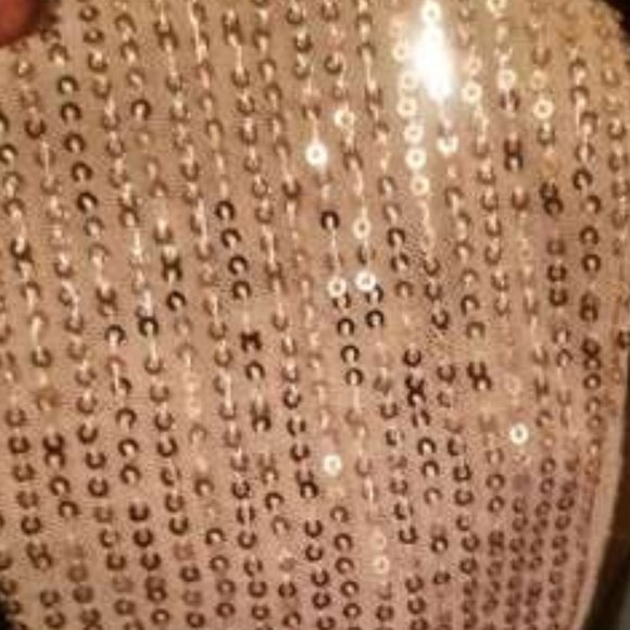 GOREGOUS Long Sleeved Gold Sequin Bodycon Mini Dre - Picture 6 of 8